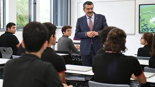 Bakan Tekin: Okullar birlik ve umut alanıdır