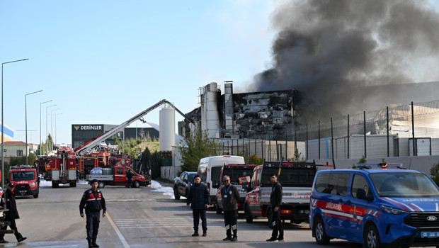 Ankara'da boya fabrikasında yangın