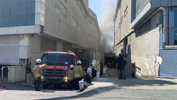 Esenyurt'ta tekstil fabrikasında yangın