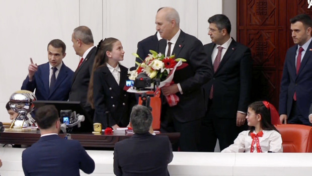 Çocuklar mecliste “Türkiye’nin yarınlarını inşa edeceğiz”