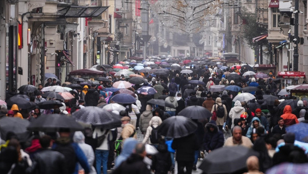 Sıcaklık düşüyor… İstanbul Valiliğinden İstanbul için kuvvetli yağış uyarısı