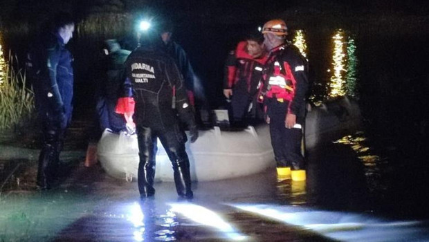 Diyarbakır'da selde mahsur kalan çobanı AFAD ve JAK ekipleri kurtardı