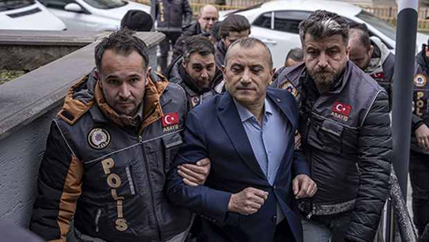 Son dakika... Eski Vali Tuncay Sonel adliyeye sevk edildi! Sonel: Ben devletin valisiyim, emniyette cevap vermem