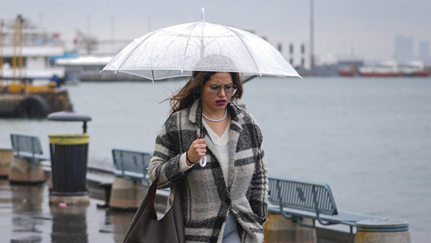 İstanbullular dikkat! Meteoroloji saat vererek uyardı: Yağışlar yeniden geliyor