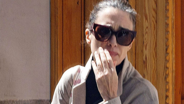 Ünlü oyuncunun 24 yıllık yuvası parasızlık yüzünden yıkıldı... Evinden eşyalarını alıp çıkarken gözyaşlarını tutamadı