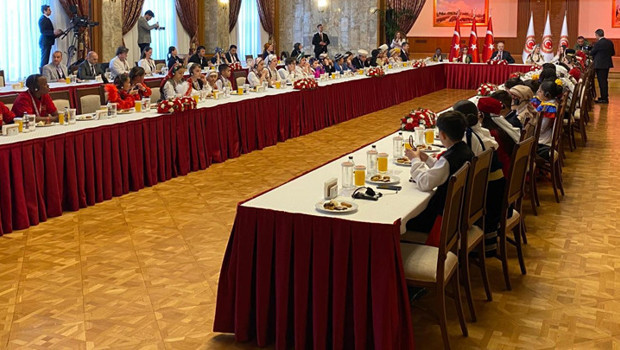 TBMM Başkanı Kurtulmuş, 26 ülkeden Türkiye'ye gelen çocuklarını kabul etti