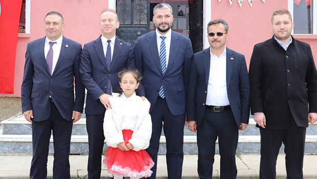 Konya'daki okulda ilginç kutlama | Yurttan 23 Nisan manzaraları: Miniklerden renkli gösteriler