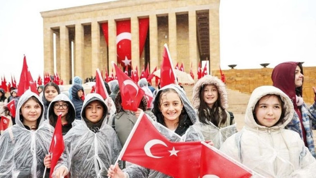 Yağmur çamur demedik atam sana geldik