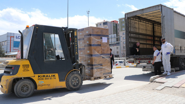 İran'a ulaştırılan yardım TIR'ı sayısı 9'a yükseldi