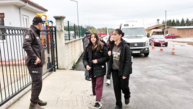 Bakan Tekin önlemleri anlattı: Okullara dedektör ve x-ray çalışması