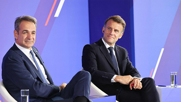 Macron'dan Yunanistan'a: Burada olacağız