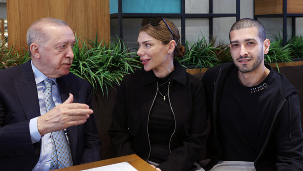 Cumhurbaşkanı Erdoğan, Beyoğlu'nda vatandaşlarla sohbet etti