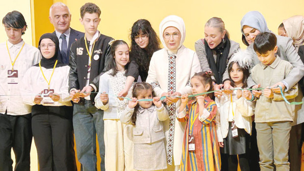 Emine Erdoğan: Çocukları bizden kahramanlarla tanıştıralım