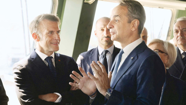 Fransa’dan Macron geldi... Atina’da bayram havası