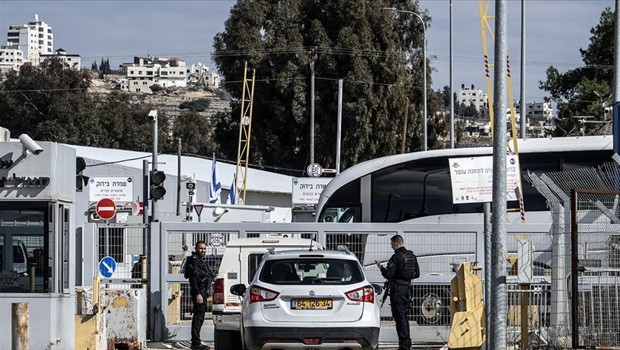 İsrail, alıkoyduğu 15 Filistinliyi serbest bıraktı