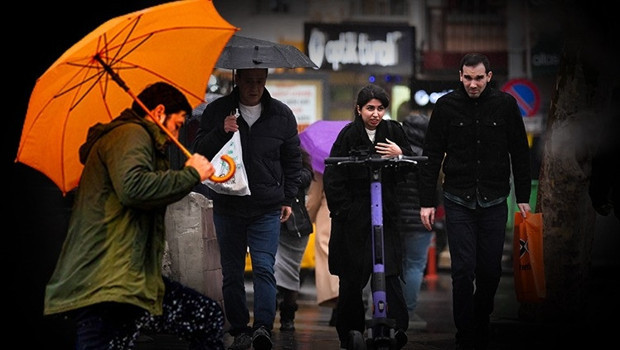 Hava bir anda değişiyor: Meteoroloji saat verdi... Gök gürültülü sağanak geliyor! 5 gün boyunca etkili olacak
