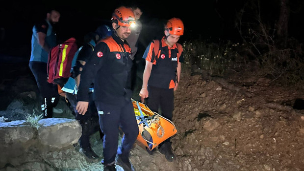 Ayağı kırılan kadın Yanartaş Milli Parkı'nda mahsur kaldı! 10 saatlik operasyonla kurtarıldı