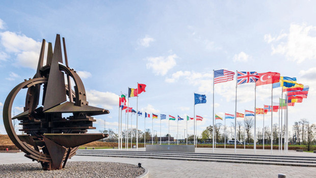 Propaganda girişimi iddiası! NATO yapımcılarla görüşüyor