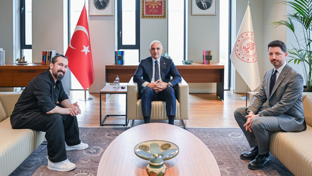 Bakan Ersoy ve Doğukan Manço'dan Barış Manço'ya Anlamlı Saygı