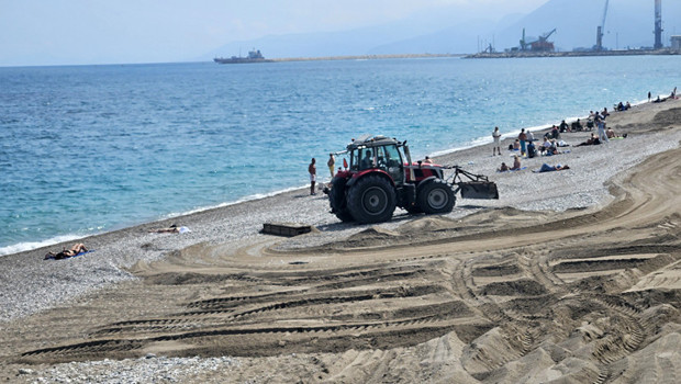 Konyaaltı Sahili'nde tepki çeken görüntü