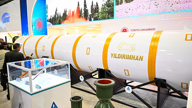 MSB, Türkiye'nin milli füzesi "YILDIRIMHAN"ı SAHA 2026'da tanıttı