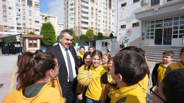 Bakan Tekin’den sürpriz okul ziyareti