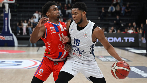 Anadolu Efes evinde farklı kazandı!