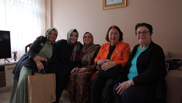 AK Parti İstanbul Milletvekilleri Anneler Günü’nde sahadaydı
