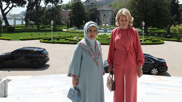 Emine Erdoğan ve Kraliçe Mathilde: Dolmabahçe'de Tarihi Buluşma mı?