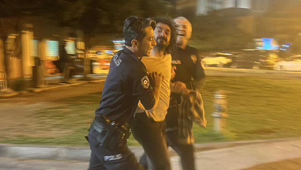 Sağlık görevlileri, müdahale ettikleri kadının çocukları tarafından rehin alındı