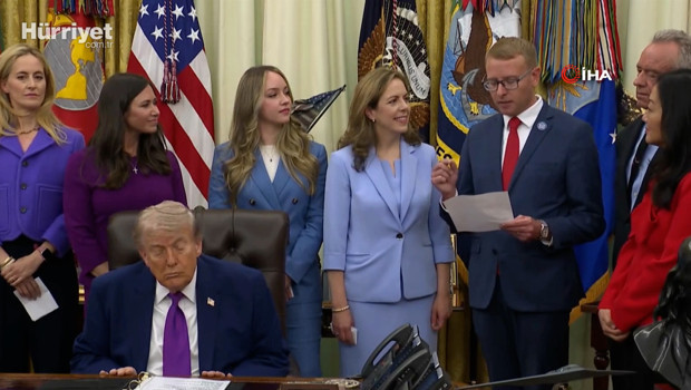 Trump, Oval Ofis’teki etkinlik sırasında uyukladı
