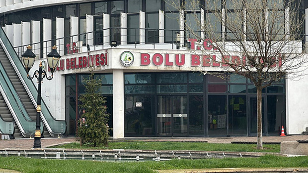 Son dakika... Bolu Belediyesi ve Bol-Tur A.Ş.’ye operasyon: Jandarma ekipleri binada arama yapıyor