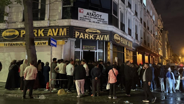 Küçükçekmece'deki Yangın Korkuttu! Dumandan Etkilenenler Var mı?