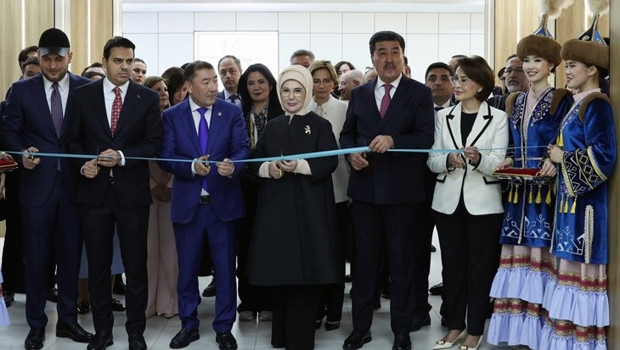 Emine Erdoğan, Kazakistan'da sıfır atık laboratuvarının açılışına katıldı