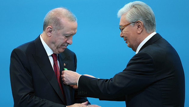 Ahmet Yesevi Nişanı ilk kez Cumhurbaşkanı Erdoğan'a takdim edildi | 'Önümüzdeki dönemi inşallah Türk Dünyası Yüzyılı yapacağız'