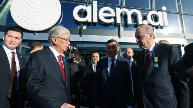 Cumhurbaşkanı Erdoğan, 'Astana Alem AI Yapay Zeka Merkezi'ni ziyaret etti