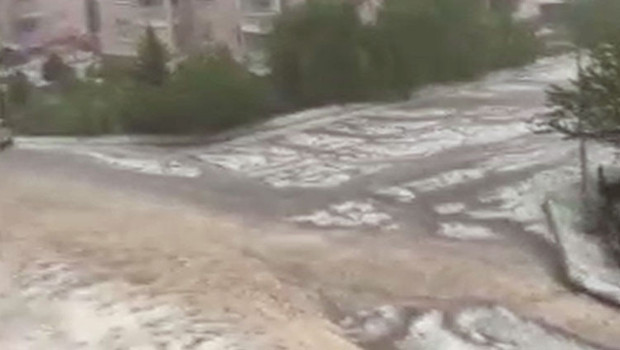 Tokat'ta Dolu ve Sağanak, Şehirde Su Baskınlarına Neden Oldu!