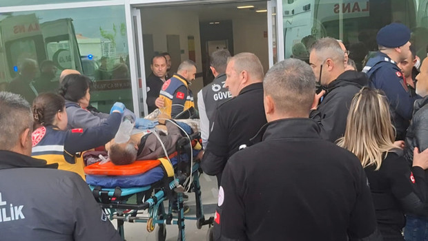 Husumetli ailelerin kavgasında amca öldü, yeğeni ağır yaralandı
