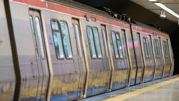 İstanbul'da iki metro hattında arıza: Seferler gecikmeli yapılıyor