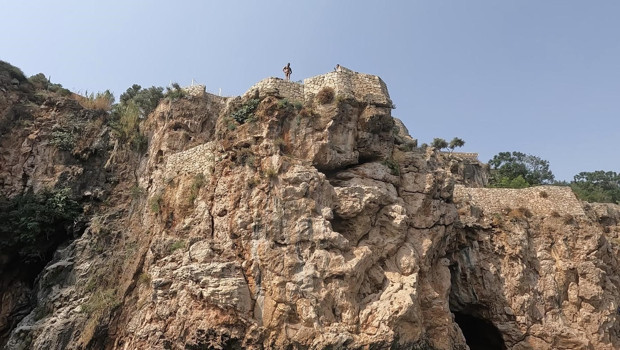 Antalya'da falezlerden düşen şahıs hayatını kaybetti