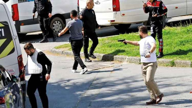 Katliamı önleyen kahraman polis 4 silah 8 şarjör kullandı