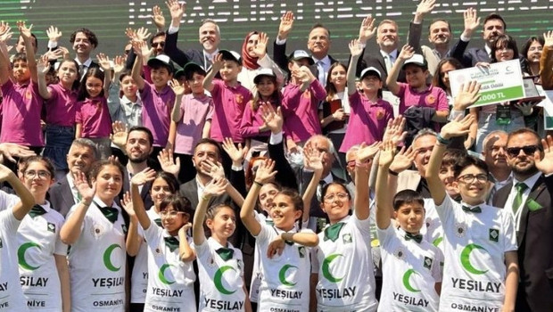 Yeşilay ödülleri... İstedikleri dünyayı resmettiler