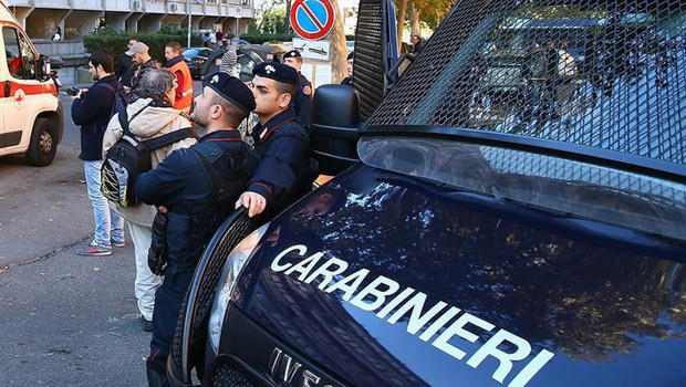 İtalya'da otomobil yayaların arasına daldı: Çok sayıda yaralı var