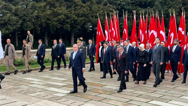 Bakan Bak, gençler ve sporcularla birlikte Anıtkabir'de