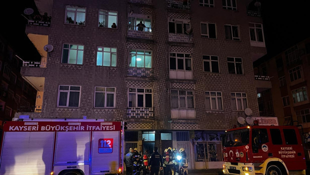 Kayseri’de 4 katlı binanın bodrumunda yangın