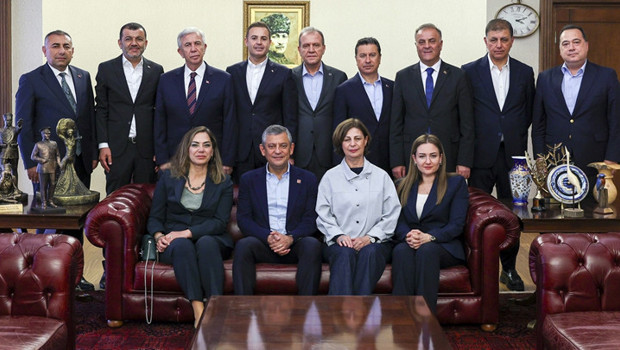 CHP'li büyükşehir belediye başkanlarından ortak açıklama: Özgür Özel'in yanındayız
