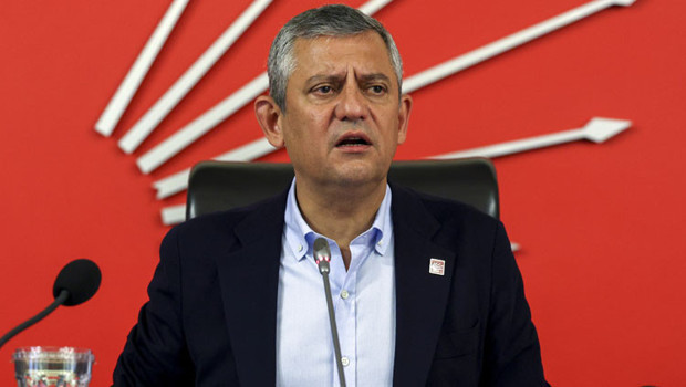 Özgür Özel, görevleri düşen CHP Parti Meclisi üyeleriyle toplantı yaptı