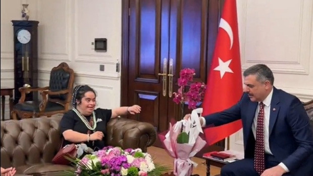 Bakan Çiftçi, down sendromlu Kısmet'i misafir etti