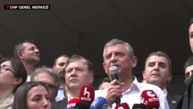Özgür Özel CHP Genel Merkezi'nden ayrıldı... İşte ilk açıklama: Geri almak için çıkıyoruz."