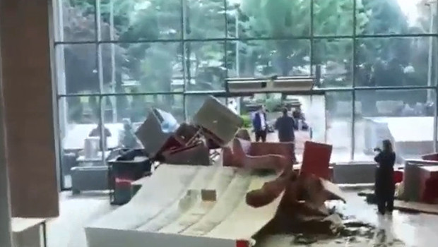 İşte arbede sonrası CHP Genel Merkezi